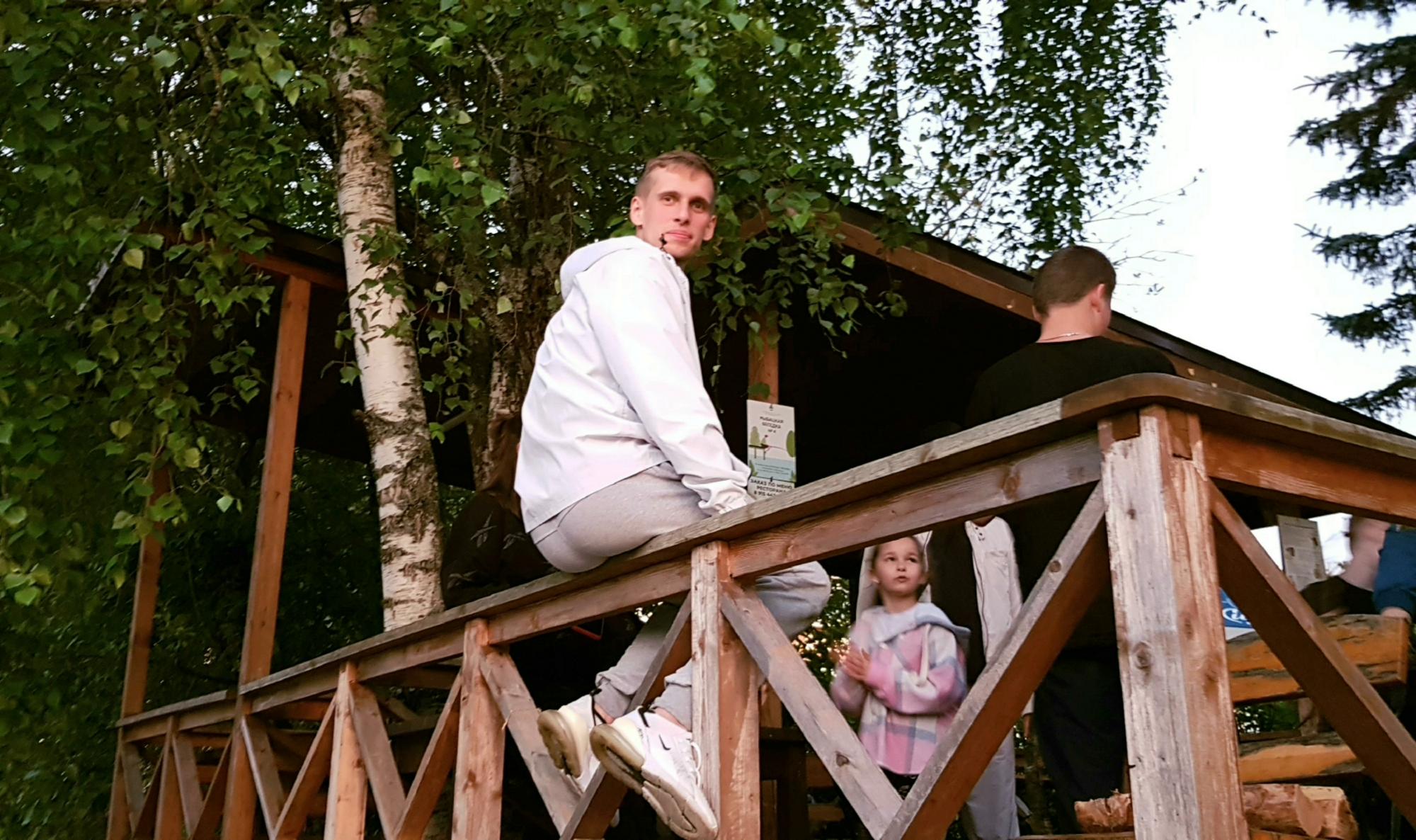 Вечерние настольные игры в беседке. Фото 10